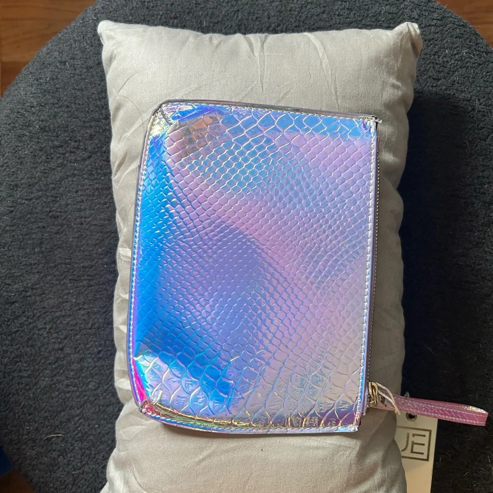 NWT Urban Expressions Snakeskin Iridescent Wristlet Wallet Cosmetic Bag - Picture 2 of 3